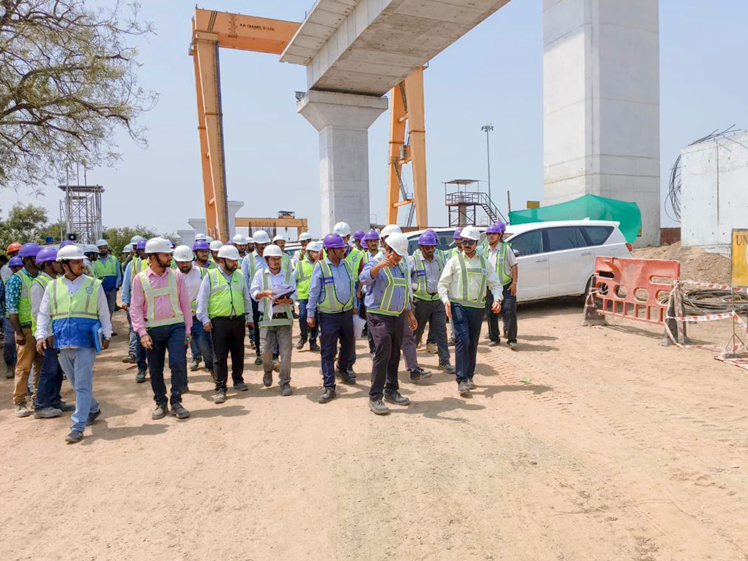 NHSRCL चे MD श्री विवेक कुमार गुप्ता यांनी गुजरातमधील आनंद येथे ट्रॅक बांधकाम बेस आणि ट्रॅक स्लॅब उत्पादन सुविधेची पाहणी केली।